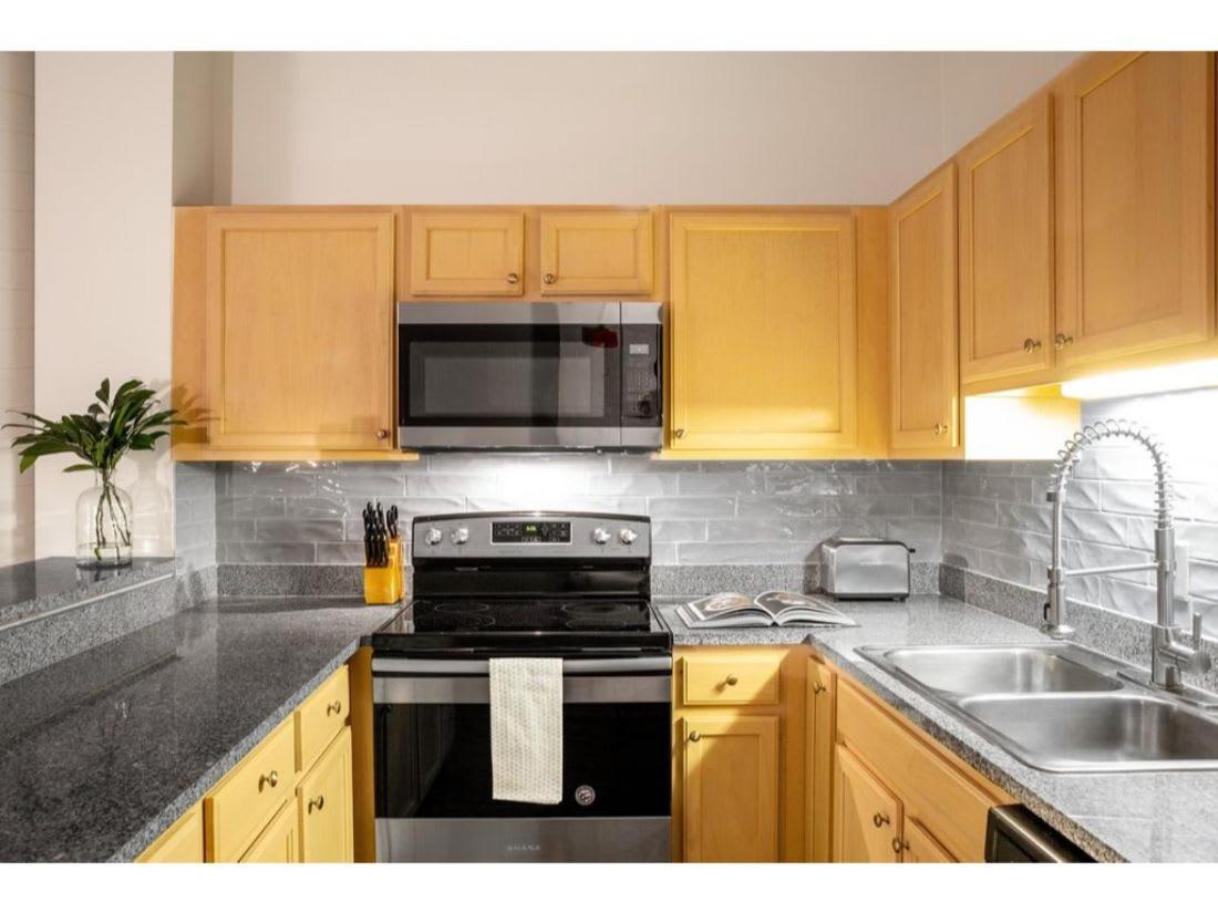 2Br 2Ba In The Block By Cozysuites! Indianapolis Buitenkant foto